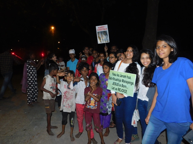 AYM members celebrate Christmas with the poor at Antop Hill, Wadala