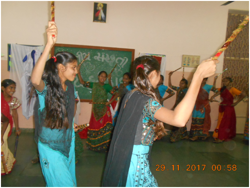 Gujarati dance competition at Pansora