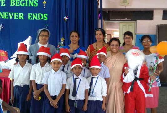 AMAR # 304 Aux Caranzalem celebrates CHRISTMAS with the Government school children