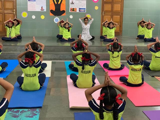 AMAR # 815 International Yoga Day at Pali Hill Bandra!