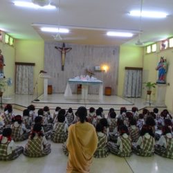 AMAR # 893 The little ones in prayer at Aux-Baroda!