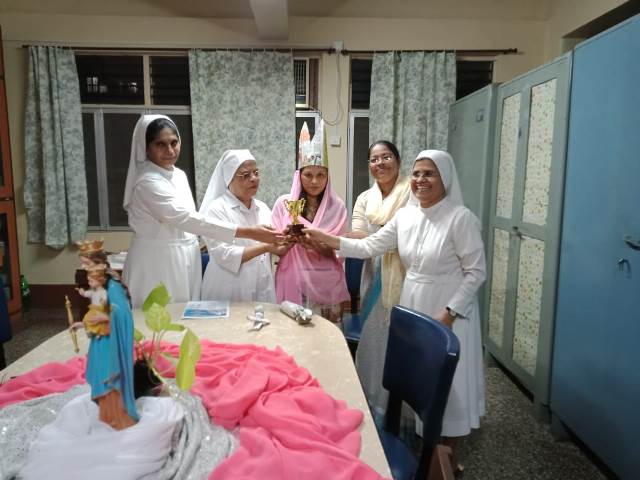 AMAR # 1278 Auxilium Pali celebrates Marian Month!