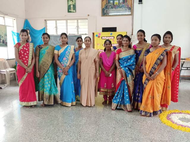 AMAR # 1458 Hostel girls at Ahmednagar celebrate Teachers' day